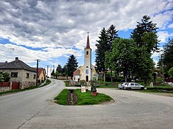 faluközpont a kápolnával