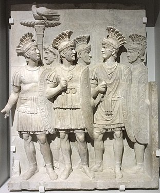 Le relief des prétoriens sur l'Arc de Claudius.