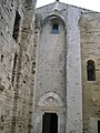 Façade occidentale et portail de la cathédrale Saint-Pierre de Maguelone.