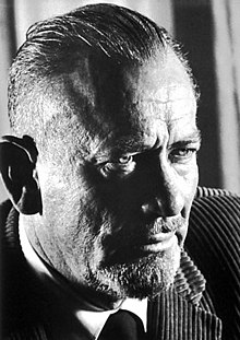 Steinbeck sewaktu menerima Hadiah Nobelnya, 1962