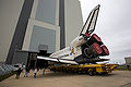 Presun orbitera Endeavour na haly Vehicle Assembly Building (VAB)