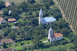 Sárazsadány templomai