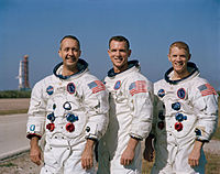 Apollo 9 miehistö: McDivitt, Scott, Schweickart.