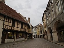 Arcades de Louhans 001.JPG