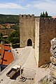 Porta da Vila kaj pilorio.