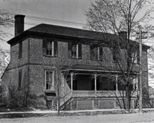 Photo of the Ludwell–Paradise House showing its porch