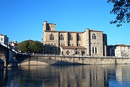 La collégiale Saint Barnard.