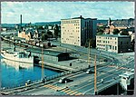 Landsstatshuset vid Slottsbron, 1961. Till höger om landstatshuset ligger Lantmäterikontoret. Fartyget är M/S Stjernorp