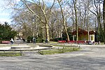 Musikpavillon und Brunnen, April 2013