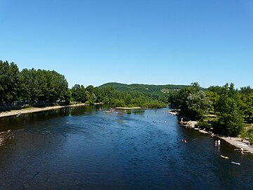 La Dordogne entre Carlux à gauche et Saint-Julien-de-Lampon à droite.