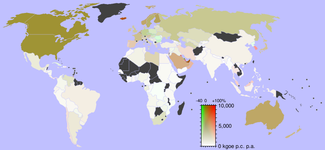 Consumo de energía per cápita expresada en kilogramos de petróleo equivalente (kgoe) por persona en el año 2001 por país. En negro los países del cual no se recogieron datos, en colores claros los países con menor consumo, en colores fuertes los países con mayor consumo; los tendientes al rojo son los que han mostrado aumento de consumo y los tendientes al verde son los que han mostrado disminución en su consumo. Fuente: International Energy Agency (IEA) Statistics Division 2006.[25]​