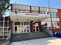 Entrance to the high school ("Srednja škola Knjic").