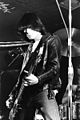 Q346607 Dee Dee Ramone op 1 juli 1977 (Foto: Michael Markos) geboren op 18 september 1951 overleden op 5 juni 2002