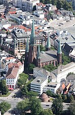 De Lambertikerk[6] (luchtfoto)