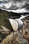 Barrage installé dans une vallée