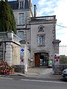 Le bureau de l'office du tourisme, à l'extrémité sud du château.