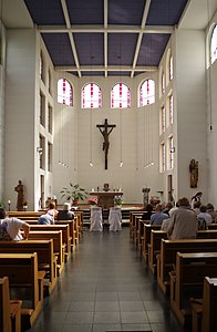 Kirchenschiff mit dem Kreuz von der ehemaligen Außenfassade