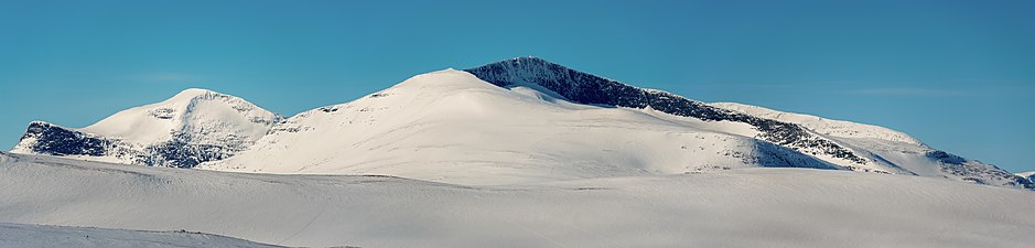 Helags i mars 2013. Till vänster syns Predikstolen som är en del av massivet.