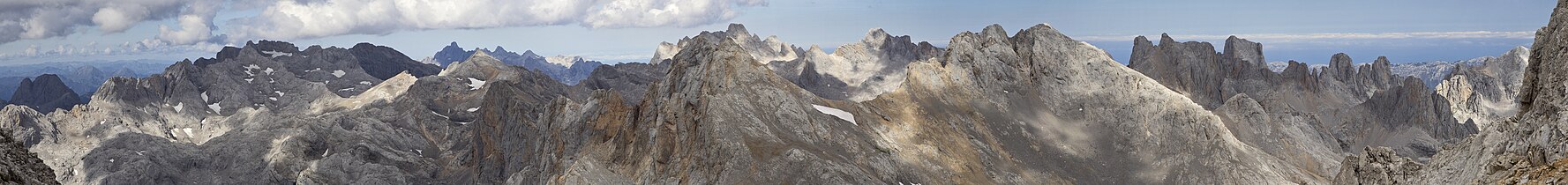 Picos de Europa dari Peña Vieja