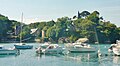 Le château de Poulguin (en Névez) vu depuis le fleuve côtier Aven.