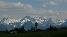 Bergblick von Eckarts mit Kirchturm von St. Peter und Paul.