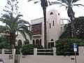 Beit Bialik, 1924–1926, orientalisierende Architektur vermengt mit Elementen italienischer Stadthäuser und von Kreuzfahrerbauten, Tel Aviv[15]