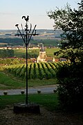 Croix de la passion en fer forgé dominant Villedommange près de Reims.