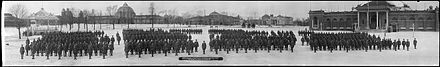 Photographie en noir et blanc de militaires