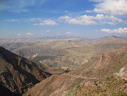 Cordillera de los Frailes, looking west. Pari Chata (Yocalla Municipality) is on the right in the background, left of it is the Pillku Mayu valley.