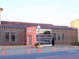 The town hall in Toulenne