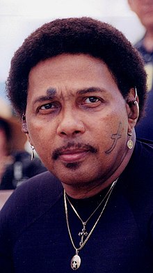 Aaron Neville pada tahun 2001