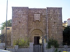 Bab Kisan (puerta Kisan), ahora la fachada de la Chapel of Saint Paul en Damasco, con una caja-matacán sobre la entrada principal.