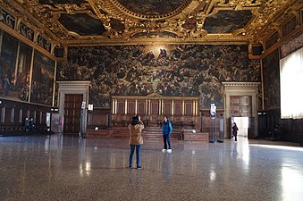 Behind the Doge’s throne, is occupied by the longest canvas painting in the world, Il Paradiso of Tintoretto