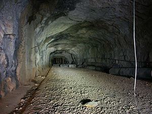 Mijntunnels van dwangarbeiderskamp Schwalbe I in het Hönnedal