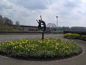 Le pont de Hedel vu depuis la localité d'Hedel.