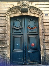 Porche d'entrée de l'hôtel particulier du no 13