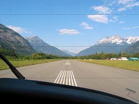 Atterrissage à l'aéroport de Bella Coola