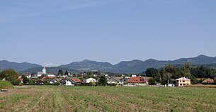 Ortsansicht von Poggersdorf, mit Magdalensberg ganz im Hintergrund