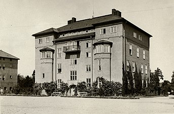 Baksidan på kanslihuset vid Södermanlands regemente (1920-talet)