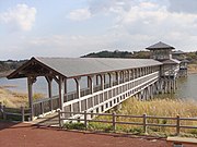 五所川原市の大沼溜池に架かる東日流館橋（日本一の屋根付き木橋）