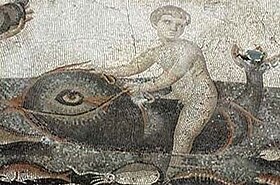 Palémon chevauchant un dauphin, mosaïque greco-romaine, Ve siècle av. J.-C., Musée d'archéologie, Antakya.