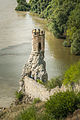 Uitzicht op de Maagdentoren boven de samenvloeiing van de rivieren Donau en Morava