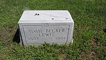 La lapide di Adah Becker Lewis.