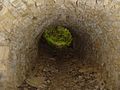 Tunnel de carrière en pierre sèche.