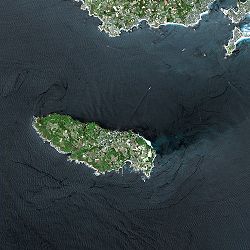 L'île et les Coureaux de Groix, vus du satellite SPOT en 2005