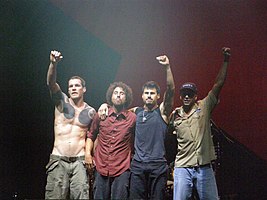 Rage Against the Machine roku 2007. Zleva: Tim Commerford, Zack de la Rocha, Brad Wilk a Tom Morello