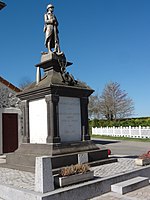 Poilu écrasant l'aigle allemand (d) (monument aux morts)