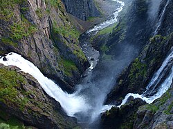 Vøringsfossen, looking west.jpg