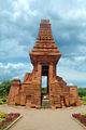 Candi Bajangratu di kompleks Trowulan adalah suatu paduraksa