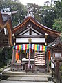 摂社片岡神社拝殿